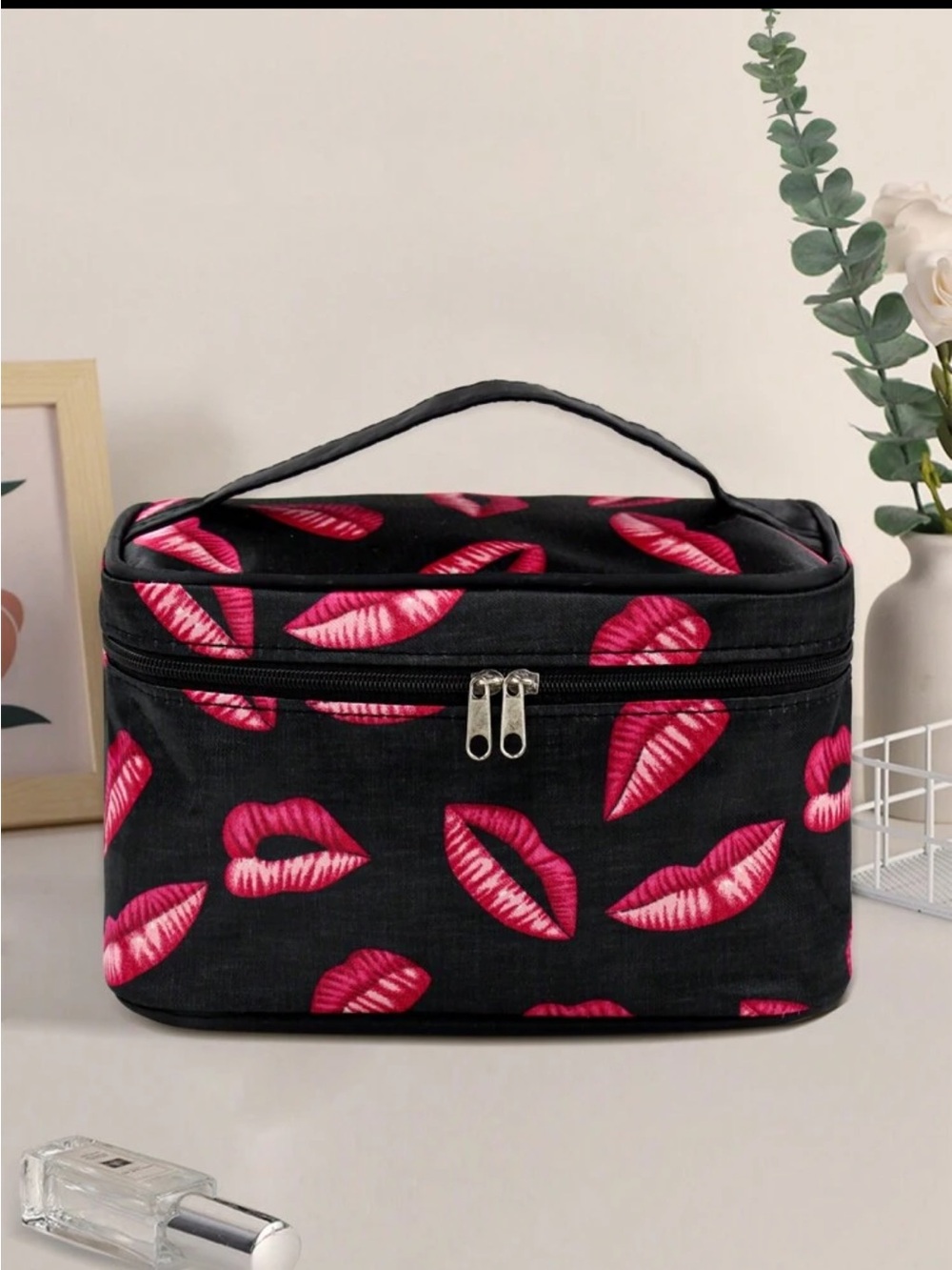 Large Portable KISS Lip Pattern Makeup Bag